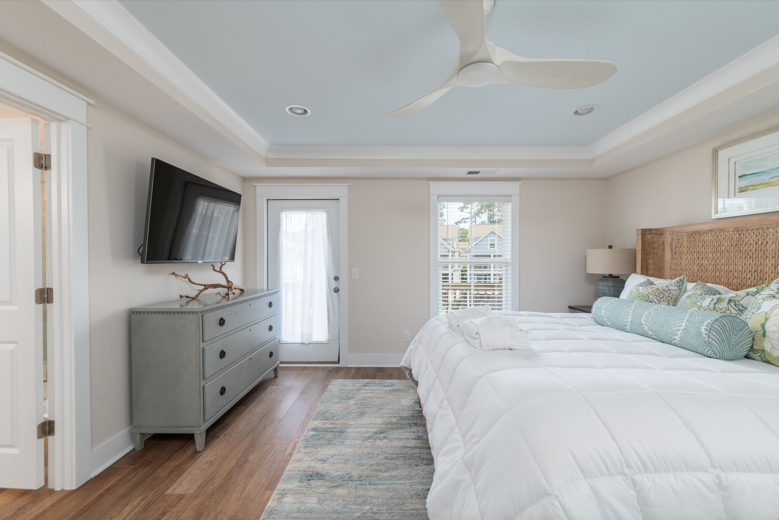 6 bedrooms, desk, iron/ironing board, free WiFi