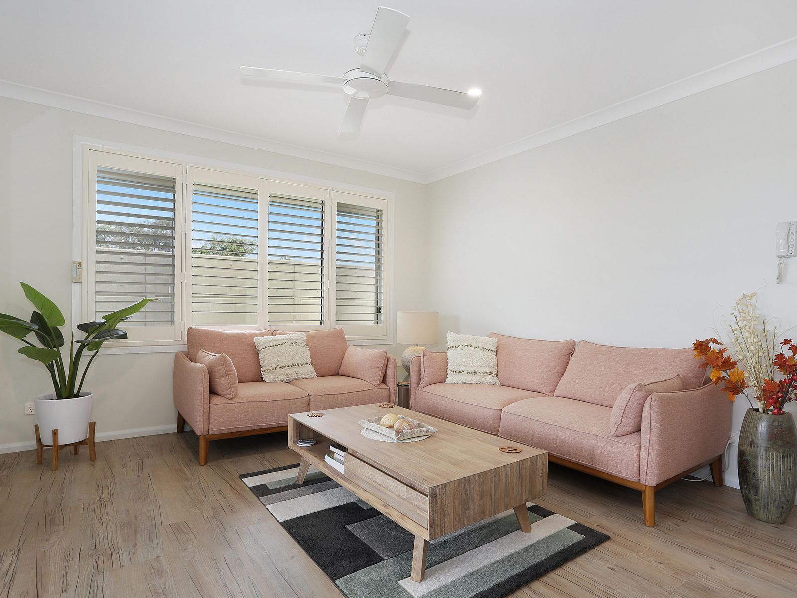 The White House Yamba  200mtres to the beach