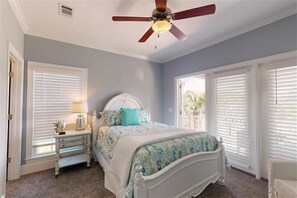 3 bedrooms, desk, WiFi, bed sheets