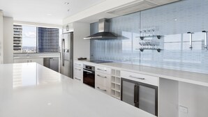 Unclassified image, 3 of 11, button - Beach Haven 2 Bed Private Ocean View (Broadbeach)