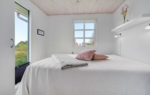 2 bedrooms, travel cot, free WiFi