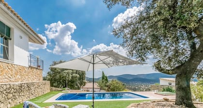 Stunning home in Villaharta