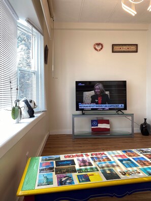 Interior - Adorable-1bedroom unit with pretty garden in Springfield il (Springfield)