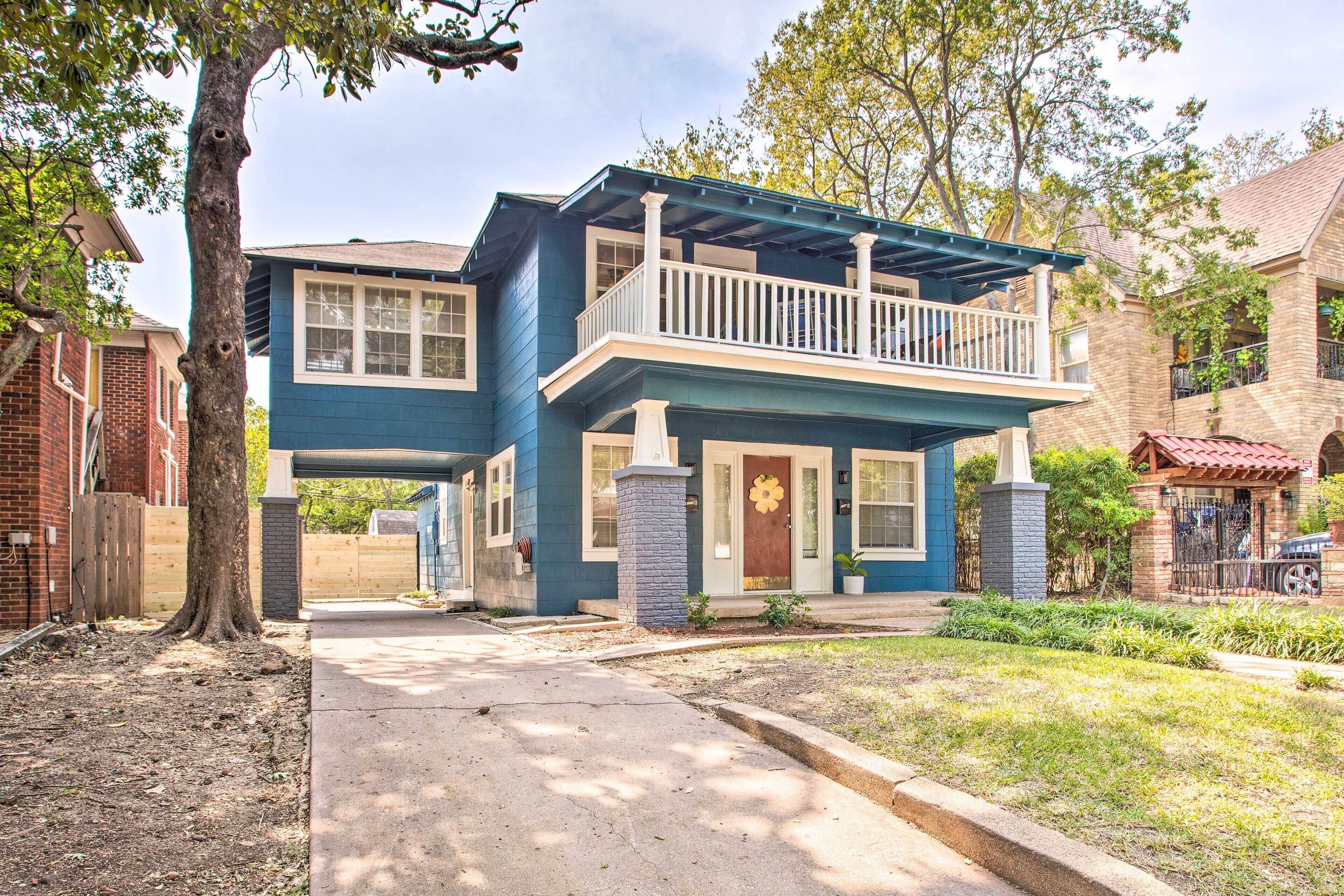 Charming Dallas Home, 3 Mi to Downtown + Zoo!