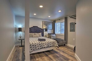 Iron/ironing board, internet, bed sheets - Modern Anchorage Getaway, Steps from Coastal Trail (Anchorage)