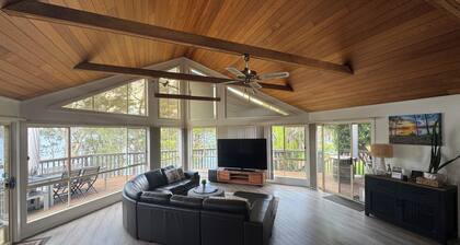The Lake House on Amaroo Waterfront/Free WiFi/Includes Linen, SUP Boards/Kayaks