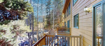 Airy & bright retreat w/ private balcony, great location, & gas fireplace