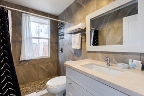 Shower, hair dryer, towels, soap - Striking Black & White Apt w Gated Entrance & Yard (Desert Hot Springs)