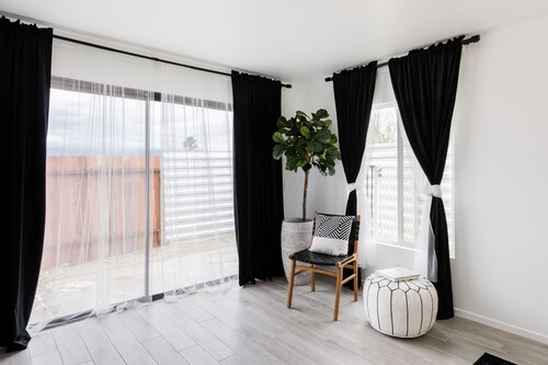 Striking Black & White Apt w Gated Entrance & Yard