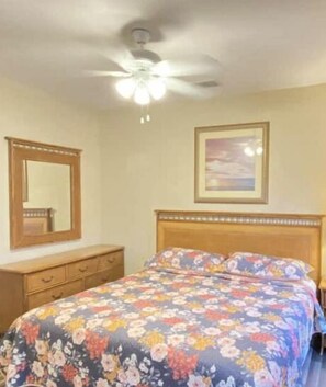 5 bedrooms, iron/ironing board, free WiFi, bed sheets