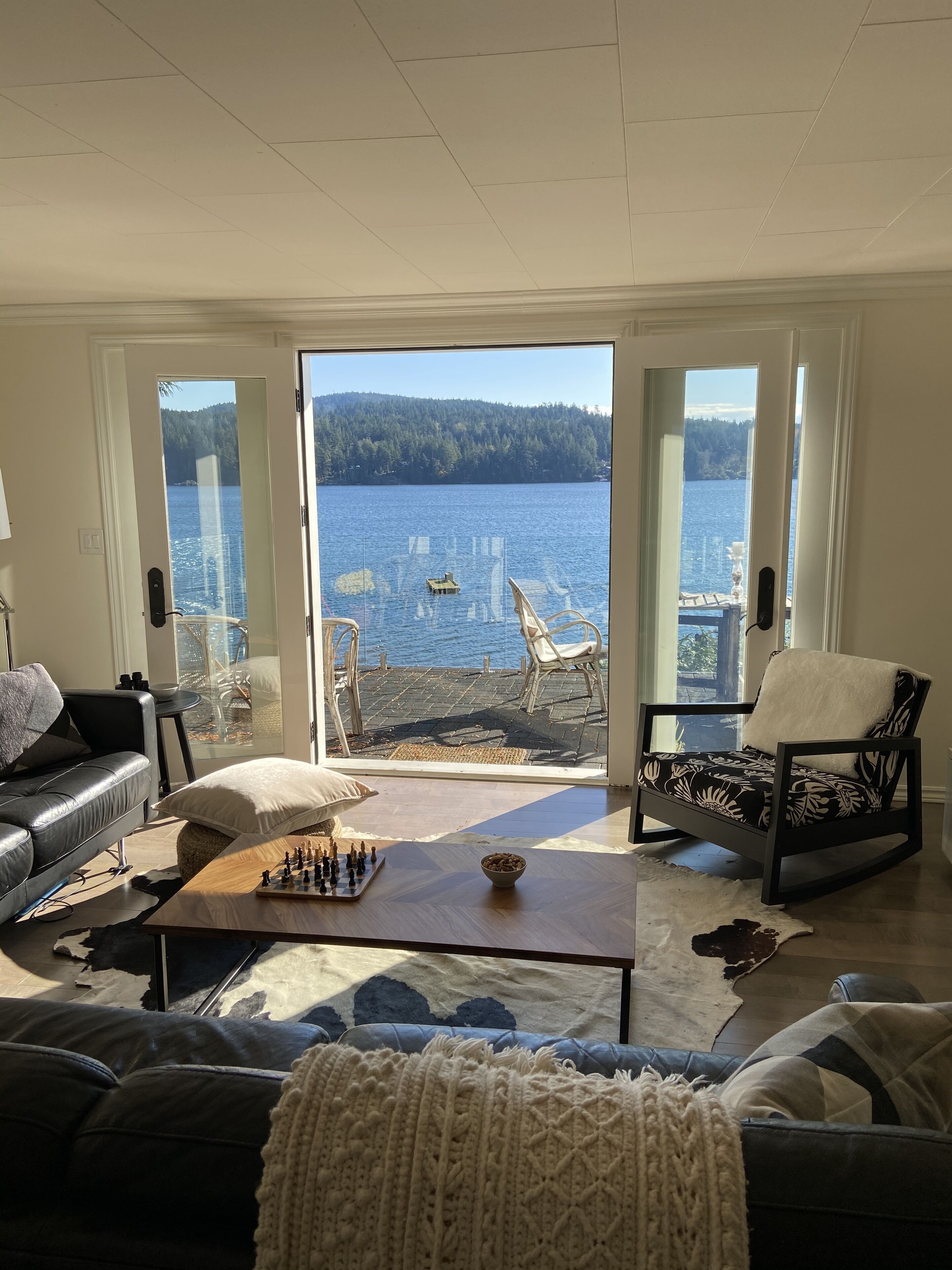 NEW Listing  Bright 2 bedroom upper floor oceanfront retreat!