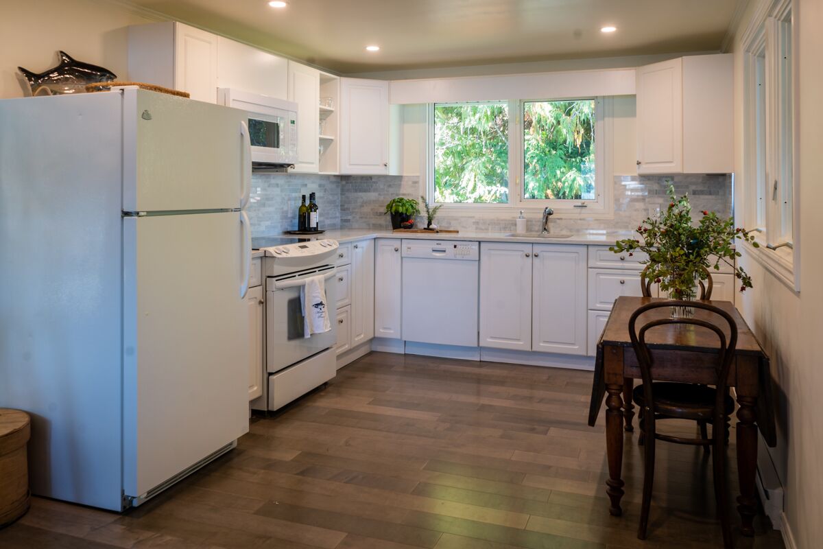 NEW Listing  Bright 2 bedroom upper floor oceanfront retreat!