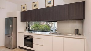 コーヒー / ティーメーカー、電子レンジ、オーブン、コンロ