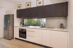 Micro-ondes, four, plaque de cuisson, lave-vaisselle