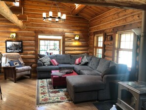 Smart-TV, peis, DVD-spiller og fotballspill