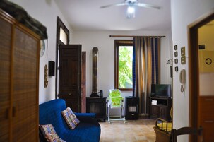 Villa, 2 Bedrooms, Accessible, Smoking | Living area | Books