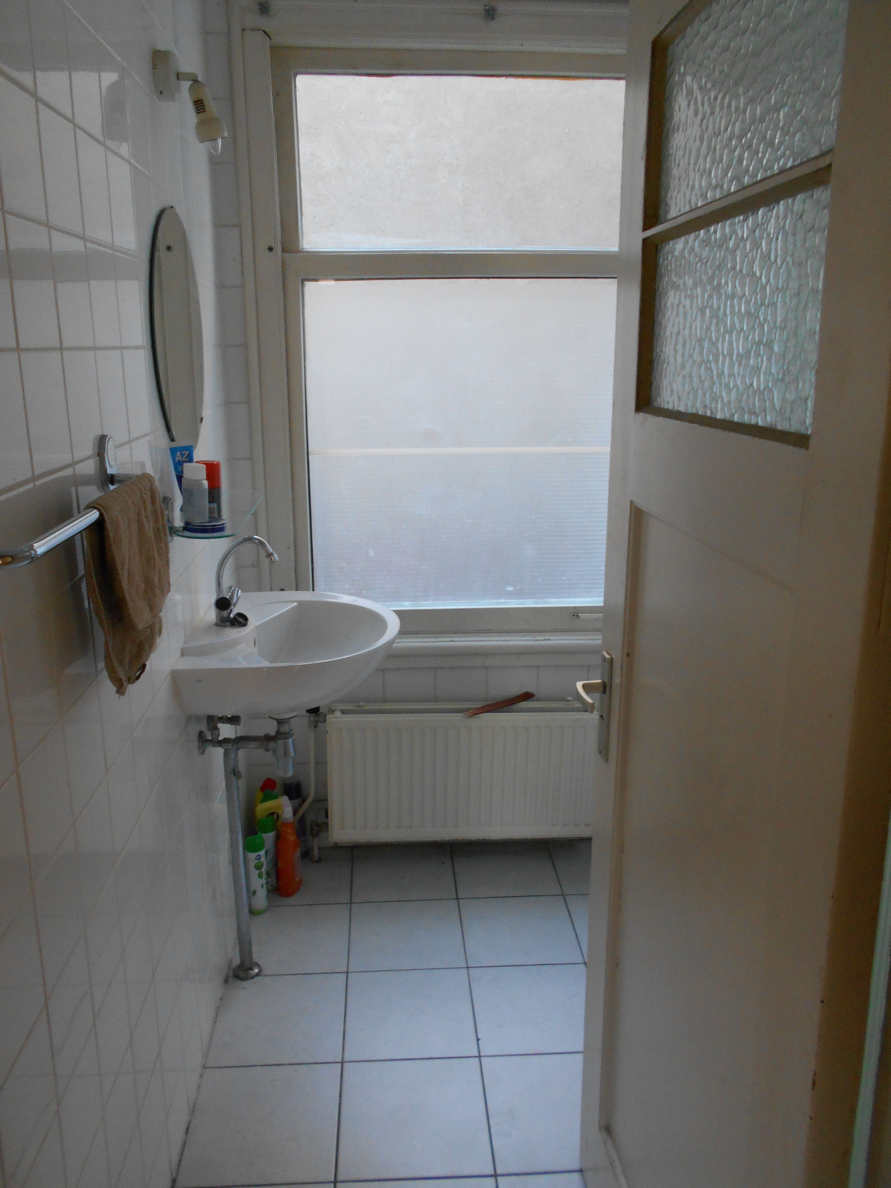 Slaapzaal, 2 slaapkamers | Badkamer | Een bad/douchecombinatie, handdoeken