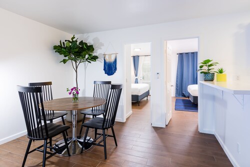 Breezy-2BR-Gated Unit w Kitchenette