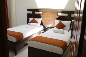Standard Twin Room | Desk, laptop workspace, soundproofing, free WiFi - Claire De Lune Moonlight Hotel (Nakuru)