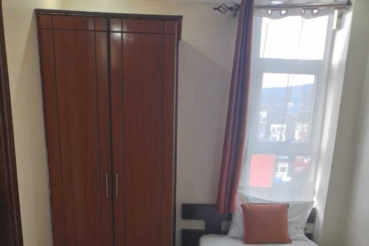 Basic Single Room | Desk, laptop workspace, soundproofing, free WiFi