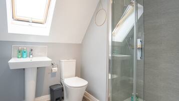 House | Bathroom | Shower, hair dryer, towels