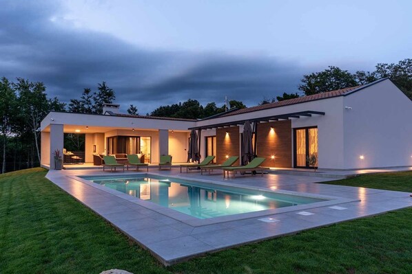 Outdoor pool - Villa Lara Gracisce (Gracisce)