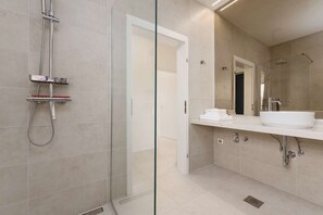 Villa | Bathroom