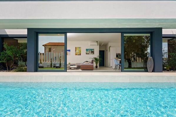 Outdoor pool - Villa Clarum (Novigrad)