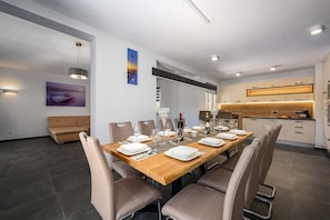 Villa | Dining room