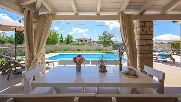 Terrace/patio - Villa Neo (Tinjan)