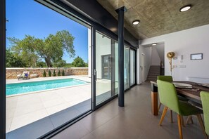 Villa | Dining room