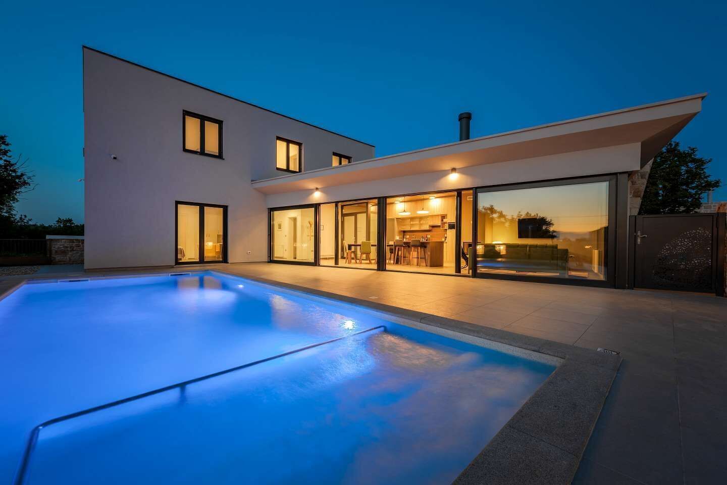 Hồ bơi ngoài trời 