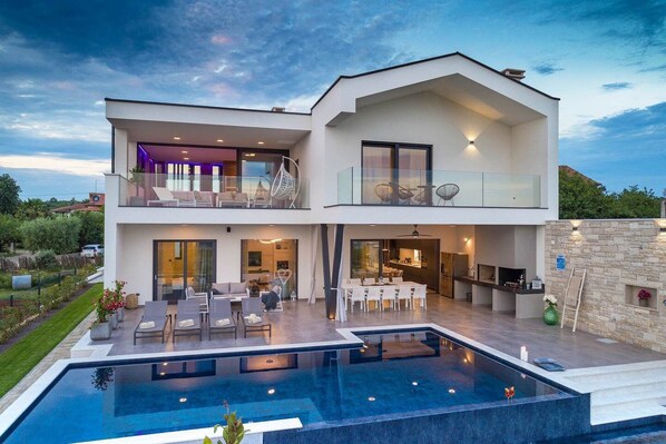 Kolam renang terbuka 