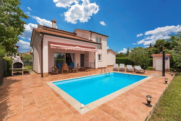 Outdoor pool - Villa Daniela (Porec)