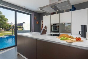 Apartment (A1) | Private kitchen - Casa Maestral (Funtana)