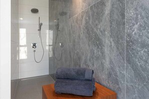Appartement (A1) | Salle de bain | Serviettes fournies