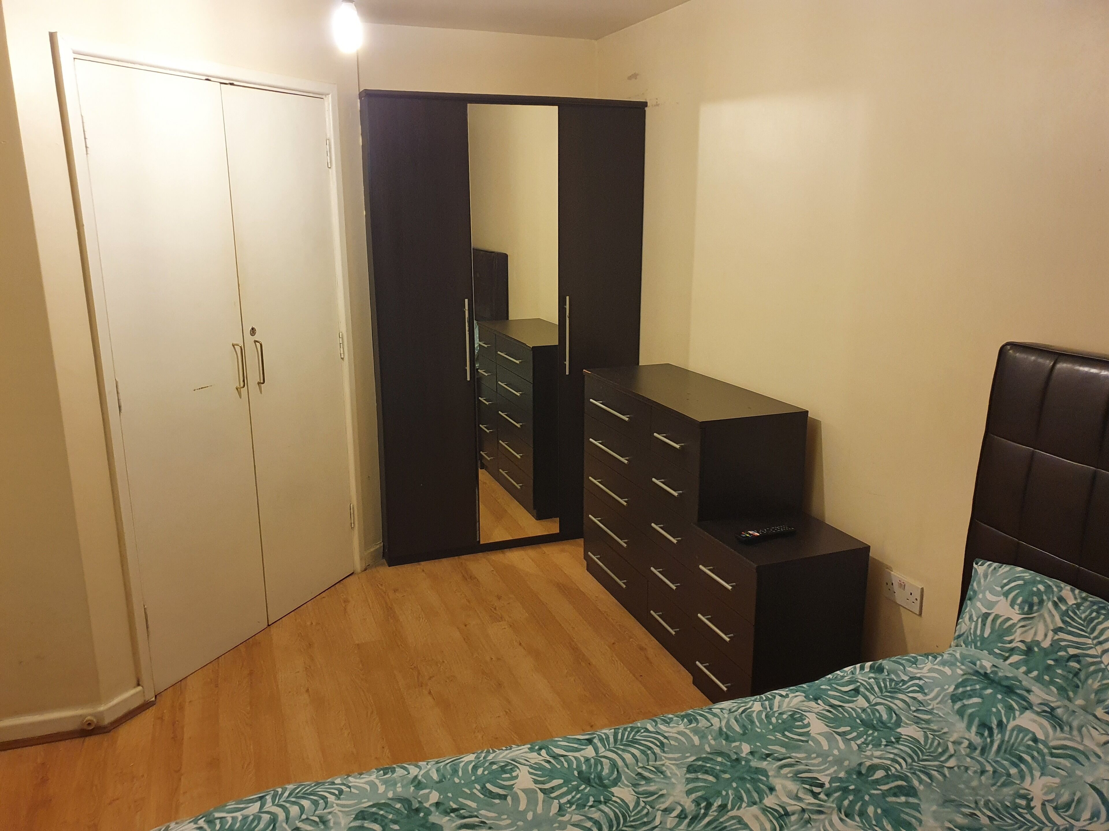 1 camera, Wi-Fi, lenzuola