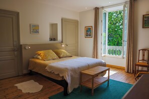 4 bedrooms, desk, travel crib, free WiFi