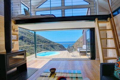 Bay view and canopy house facing the Indian Ocean.