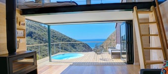 Bay view and canopy house facing the Indian Ocean.