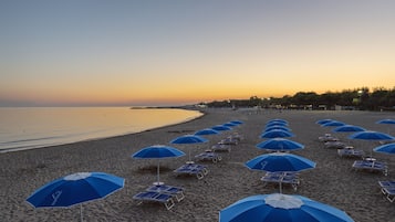 På stranden, gratis strandhytter, parasoller, badehåndklæder