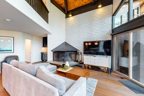 TV, fireplace, stereo