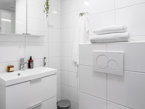 Estudio urbano | Baño | Regadera, secadora de cabello, piso con calefacción 