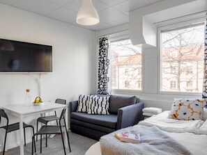 Estudio urbano | Escritorio, espacio para trabajar con laptop y insonorización 