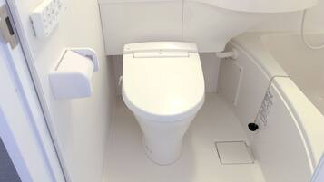 Tina con regadera, secadora de cabello, pantuflas, bidet electrónico