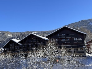 Exterior - Functional 3-Room Apt for 6 with Parking, Central, Close to Shops and Slopes (Les Carroz d'Arâches)