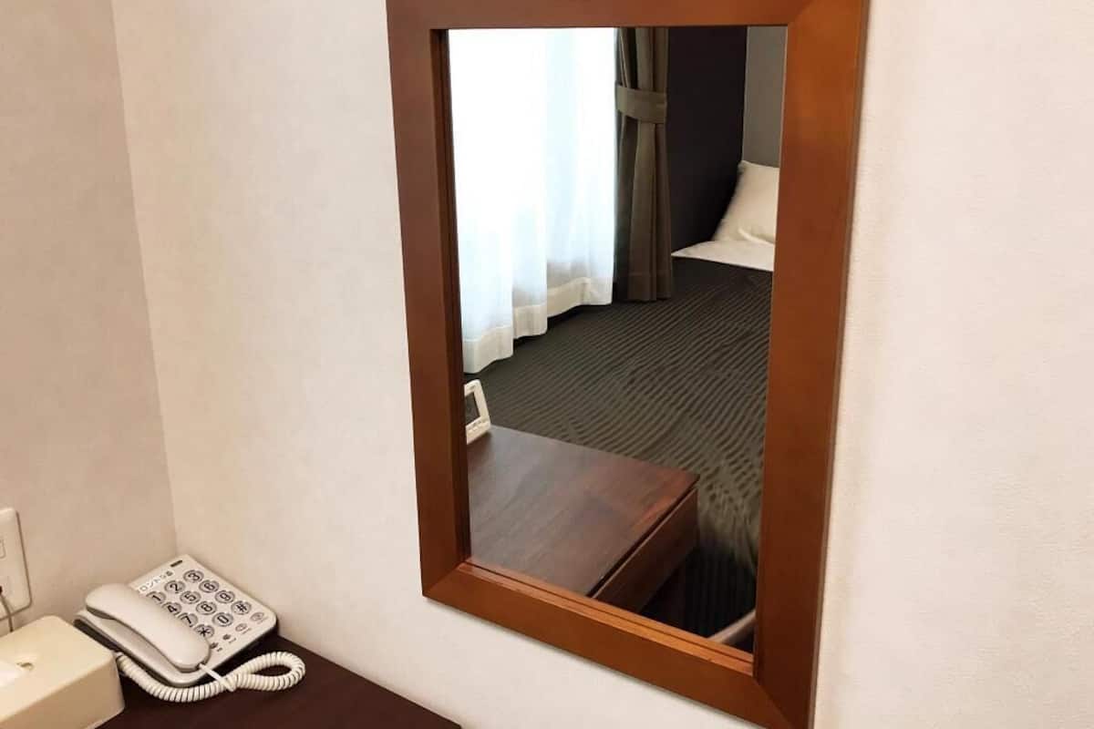 Desk, free WiFi