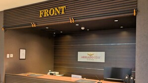 A reception desk with a sign that reads "FRONT" and "ARIGATO STAY SUZUKA". - ARIGATO STAY SUZUKA (Suzuka)