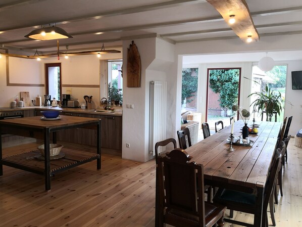 Unclassified image, 1 of 19, button