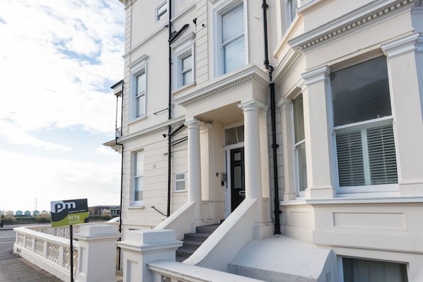 Apartment | Exterior - Immaculate 1-bed Apartment on Hove Seafront (Hove)
